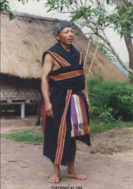 Đàn ông Gié - Triêng trong trang phục truyền thống (Kon Tum, 2000)