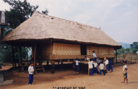 Nhà cộng đồng của người Gié - Triêng (Ngọc Hồi, Kon Tum, 2003)
