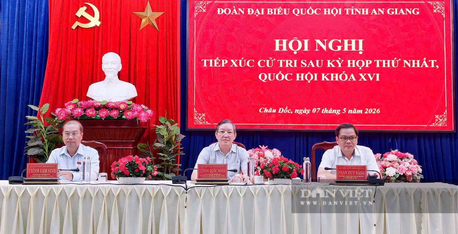 Chủ tịch Hội Nông dân Việt Nam Lương Quốc Đoàn tiếp xúc cử tri phường Châu Đốc, tỉnh An Giang