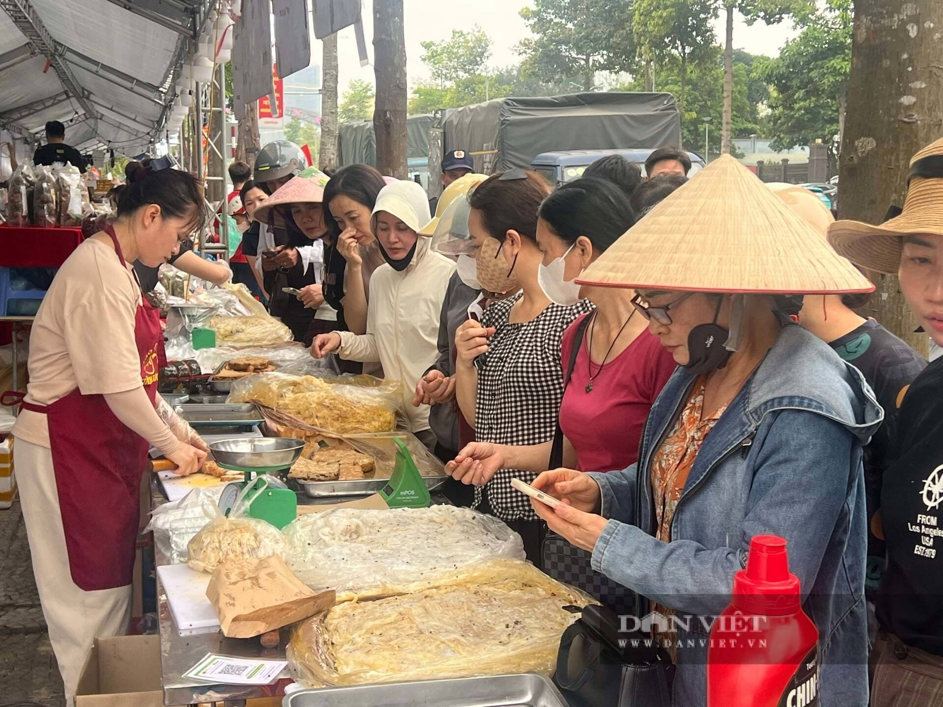 Lễ hội Đền Hùng 2026: Du khách ùn ùn đổ về, loạt món “hot hit” cháy hàng ngay lúc này 