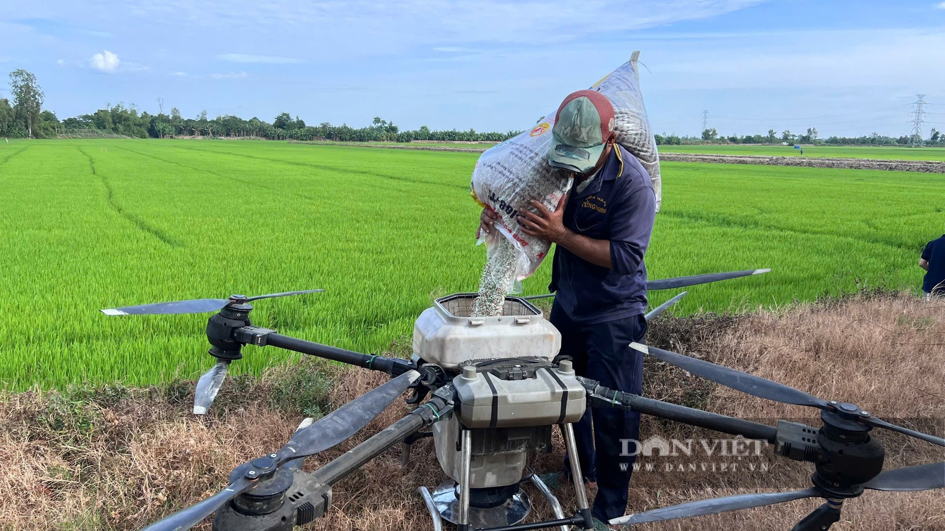 Người nông dân hiện đại trên cánh đồng công nghệ cao ở tỉnh An Giang 