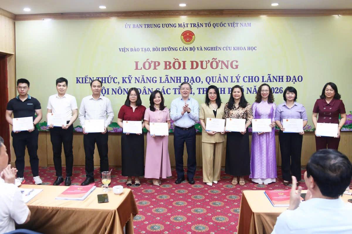 Bế giảng Lớp bồi dưỡng kiến thức, kỹ năng lãnh đạo, quản lý cho lãnh đạo Hội Nông dân các tỉnh, thành phố năm 2026