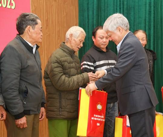  Thông báo: Về việc dừng tiếp nhận ủng hộ Chương trình xóa nhà tạm, nhà dột nát trong năm 2025 thông qua Quỹ “Vì người nghèo” Trung ương