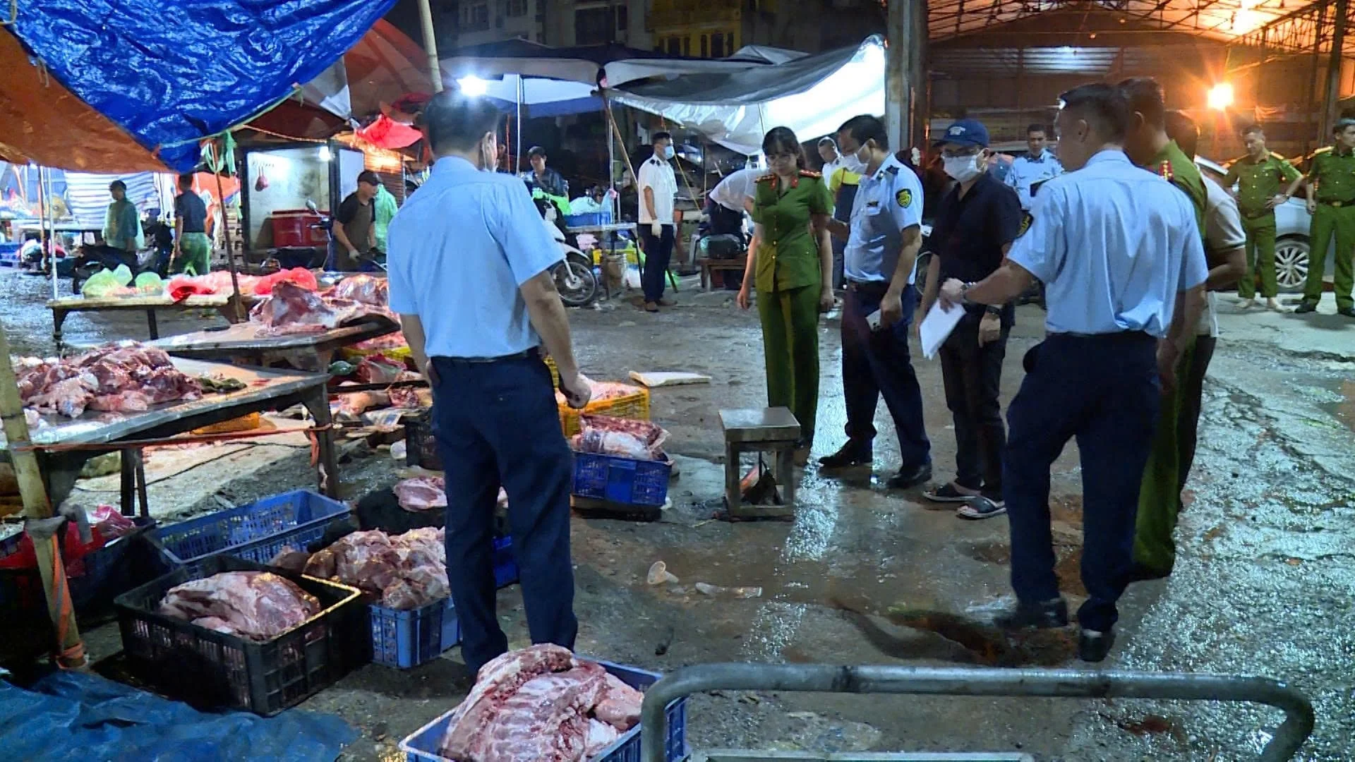 300 tấn lợn bệnh "tuồn" vào trường học: Ăn thịt lợn bệnh có thể gây nguy hại thế nào? 