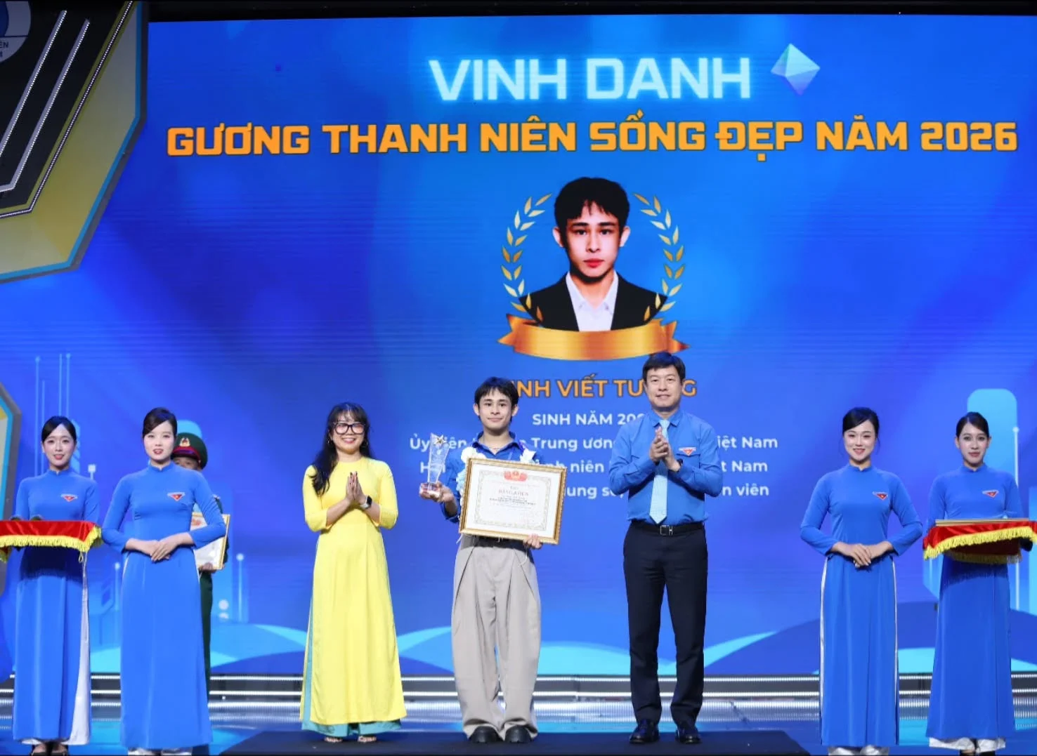 Anh-tin-bai