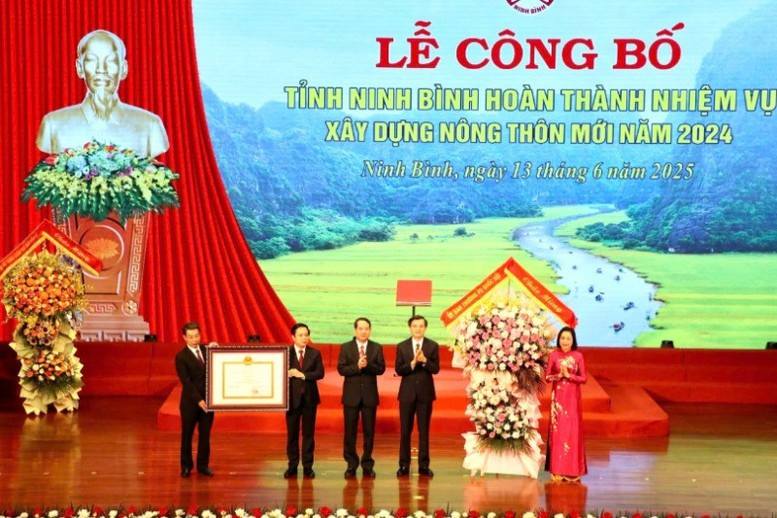 Tỉnh Ninh Bình được công nhận hoàn thành nhiệm vụ xây dựng nông thôn mới