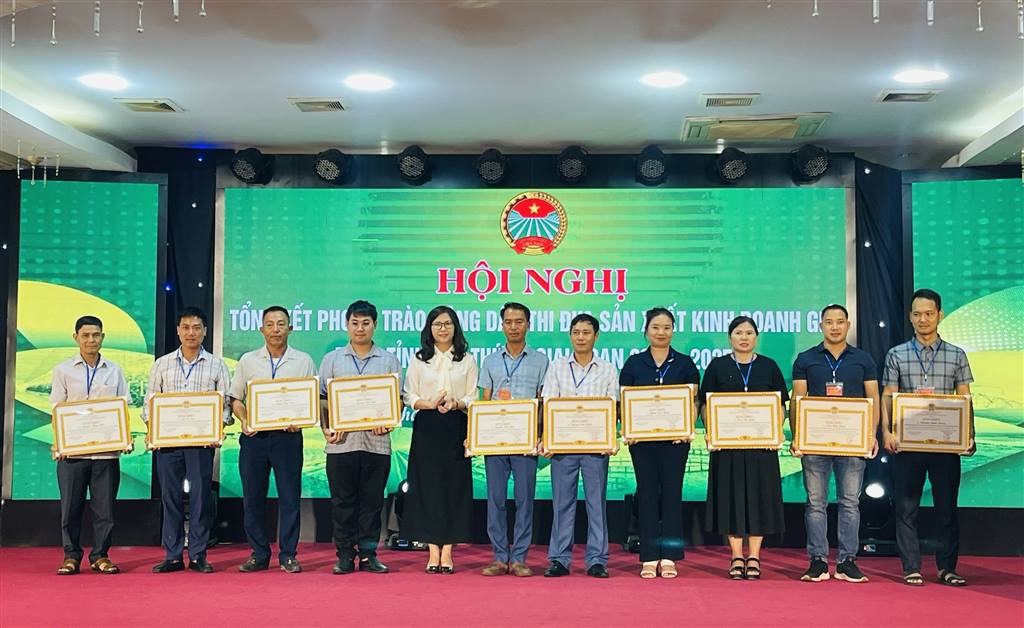 Hội Nông dân Thái Bình: Tặng bằng khen cho hội viên, nông dân sản xuất, kinh doanh giỏi 