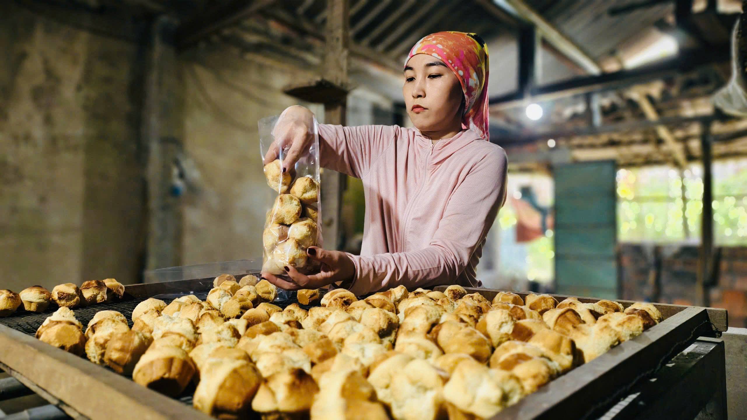Nghề làm bánh thuẫn – giữ một phần kí ức Tết quê