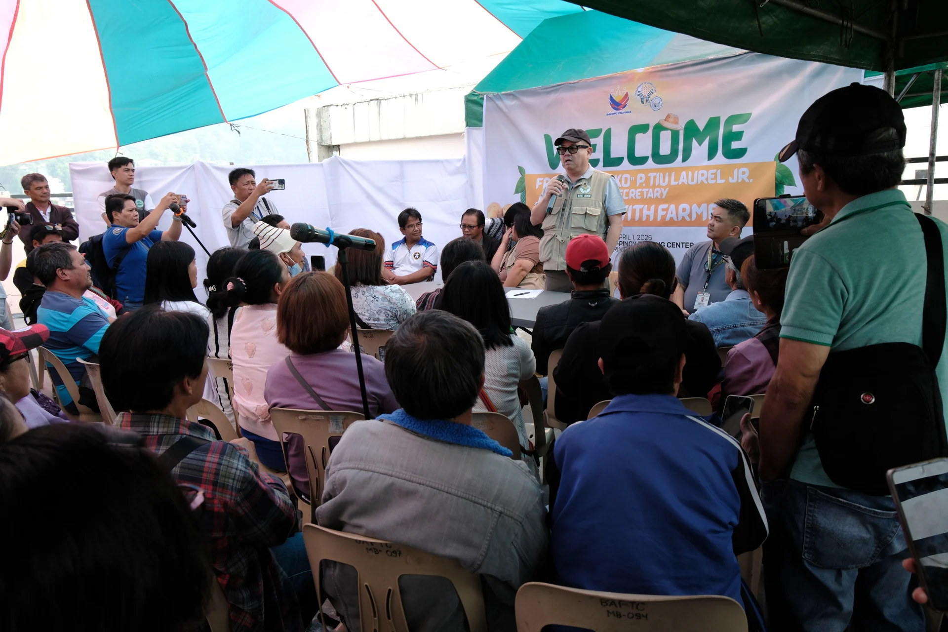 Giá xăng dầu tăng, thu nhập của nông dân giảm, Bộ trưởng nước mua gạo nhiều nhất thế giới tổ chức đối thoại với nông dân 