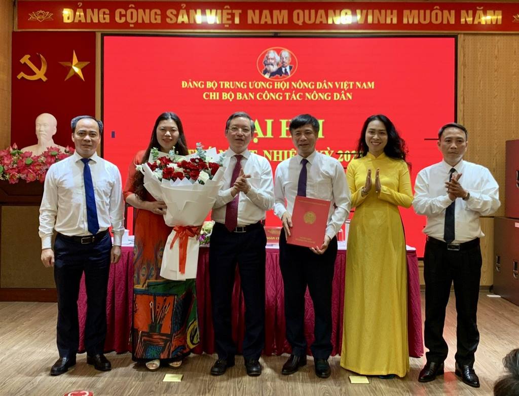Đại hội Chi bộ Ban Công tác Nông dân nhiệm kỳ 2025 - 2030, đồng chí Nguyễn Văn Phan được chỉ định làm Bí thư Chi bộ