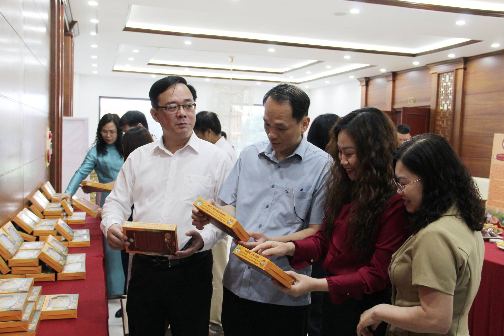 Khẩu Sli, món bánh truyền thống của người Tày, Nùng Lạng Sơn được cấp nhãn hiệu tập thể, Hội Nông dân quản lý