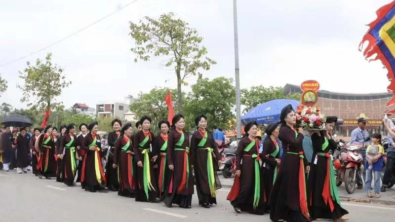 Làng cổ Bắc Ninh này vừa làm lễ hội quan trọng, khai hội đền Vua Bà là thủy tổ quan họ Kinh Bắc 
