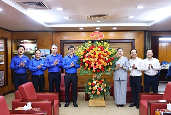 Phó Chủ tịch - Tổng Thư ký Ủy ban Trung ương MTTQ Hà Thị Nga thăm, chúc mừng Trung ương Đoàn TNCS Hồ Chí Minh 