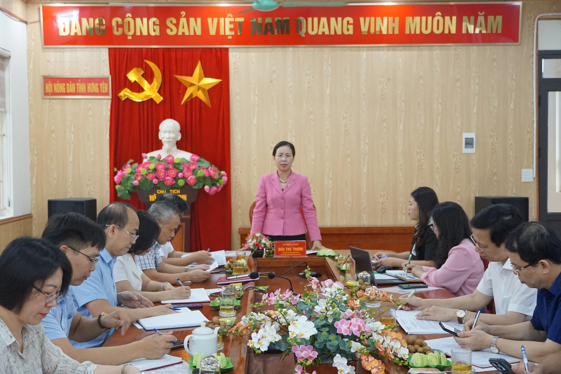 Phó Chủ tịch TƯ Hội NDVN Bùi Thị Thơm gợi mở những “từ khoá” tạo đột phá trong công tác Hội ở Hưng Yên 