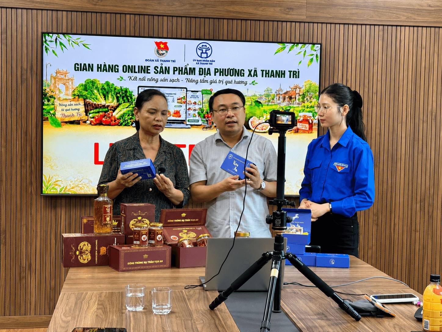 Hà Nội: Sản phẩm OCOP được chính quyền lên sóng livestream, tạo niềm tin cho người tiêu dùng