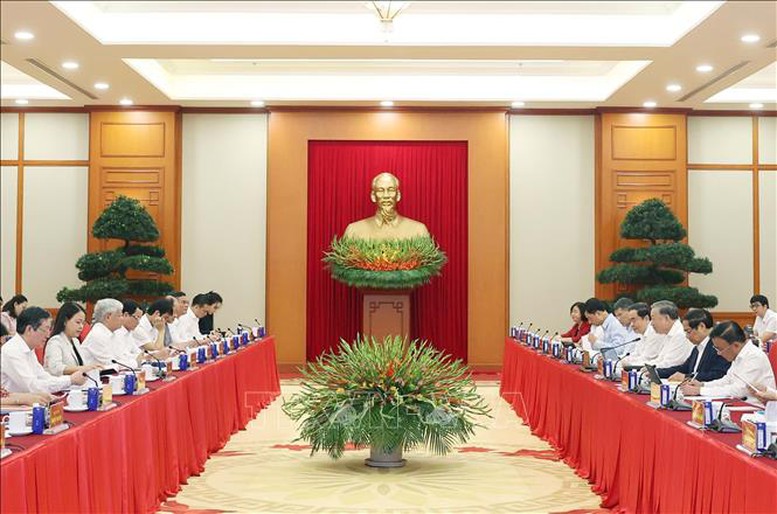 Bộ Chính trị cho ý kiến về công tác chuẩn bị Đại hội Đảng bộ MTTQ, các đoàn thể Trung ương