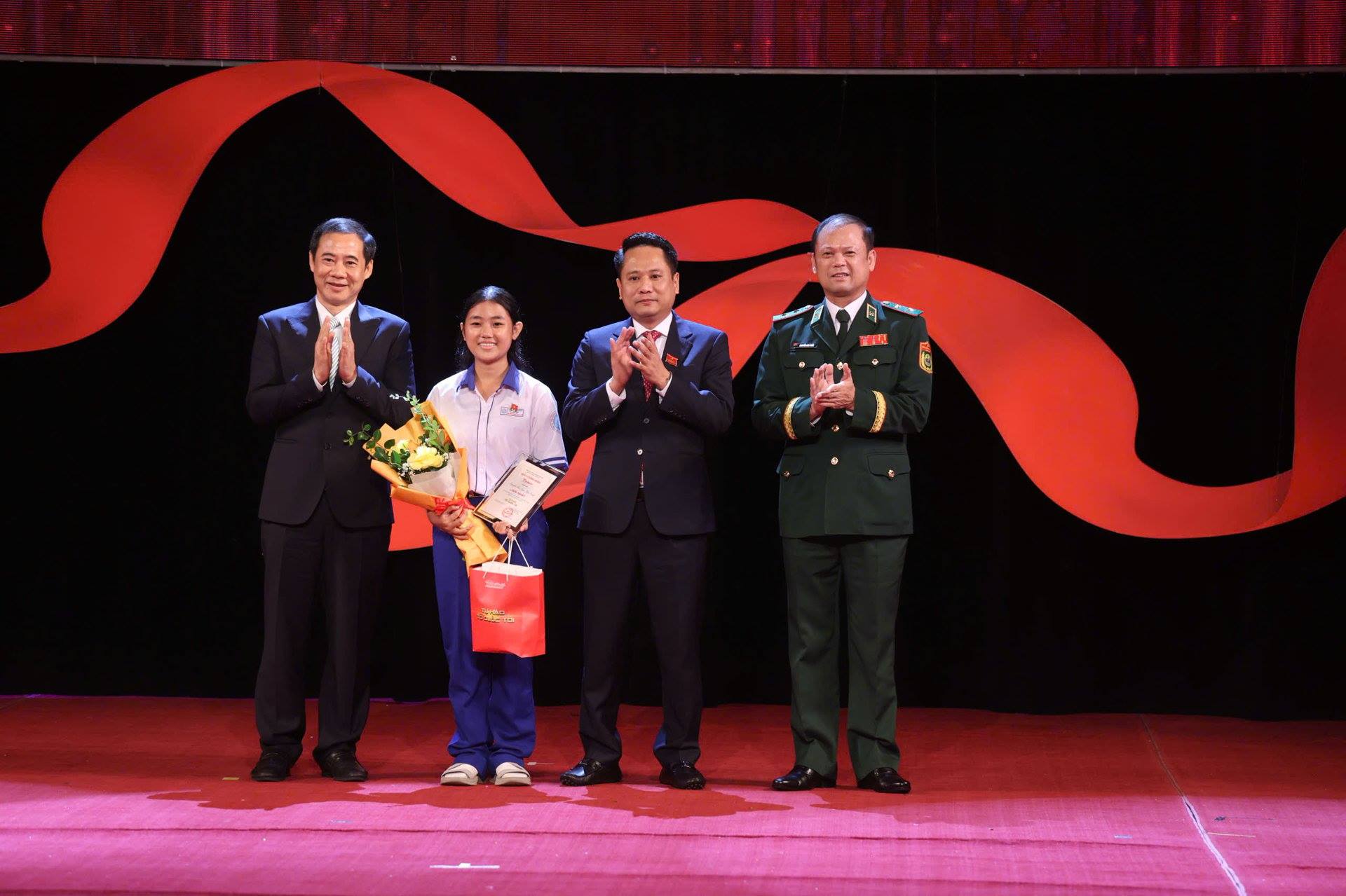 Anh-tin-bai
