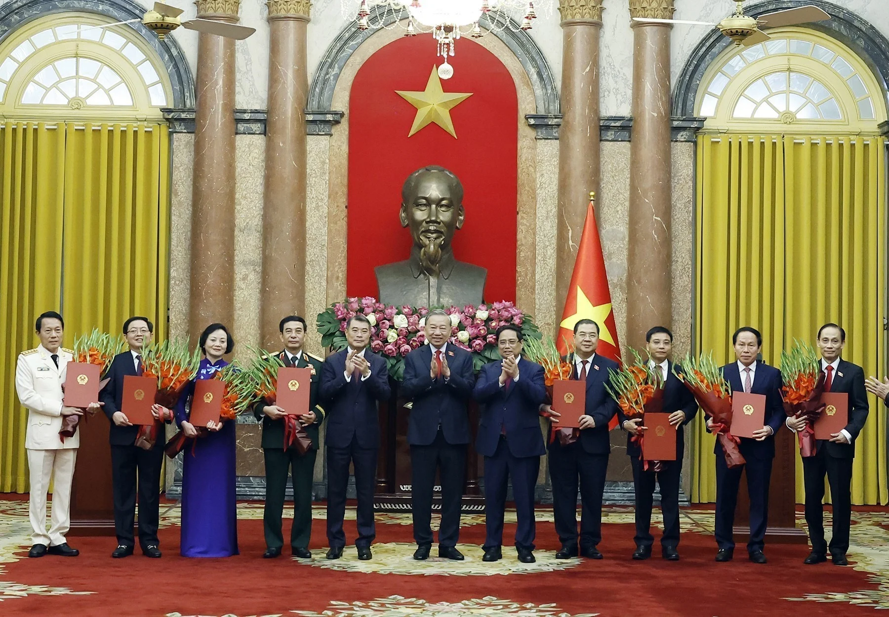 Anh-tin-bai