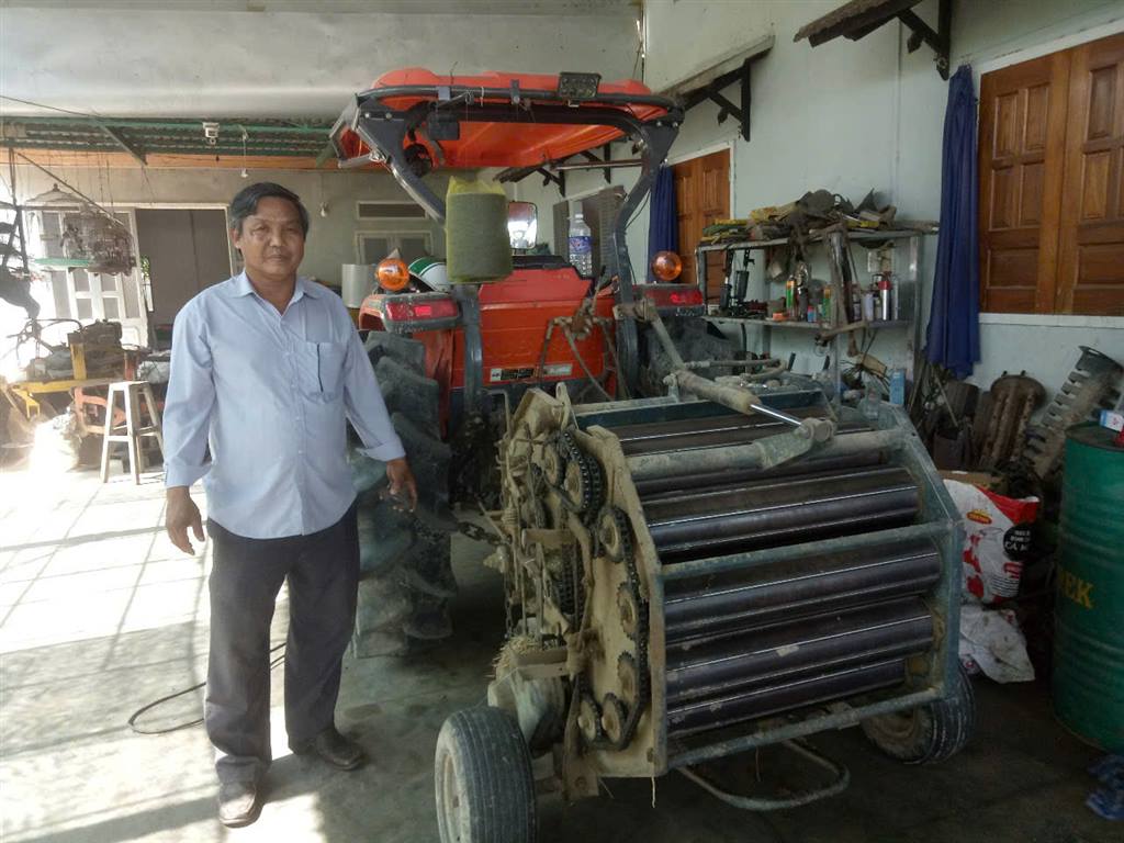 Nông dân Gia Lai cải tiến máy cuộn rơm có một không hai