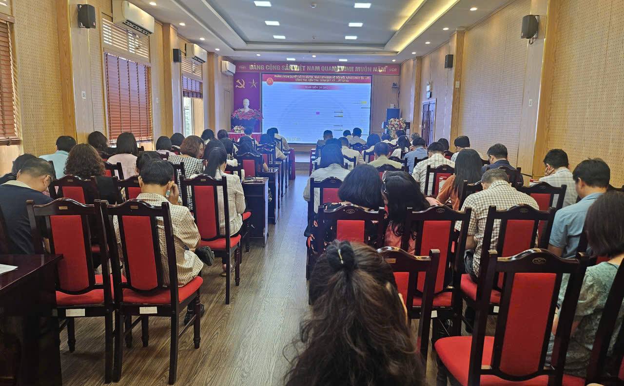 Hội nghị toàn quốc nghiên cứu, học tập, quán triệt và triển khai thực hiện Nghị quyết Hội nghị lần thứ hai Ban Chấp hành Trung ương Đảng khóa XIV