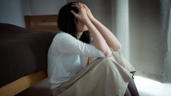 Chồng quá ham mê cờ bạc, mẹ anh gặp tôi đưa ra đề nghị