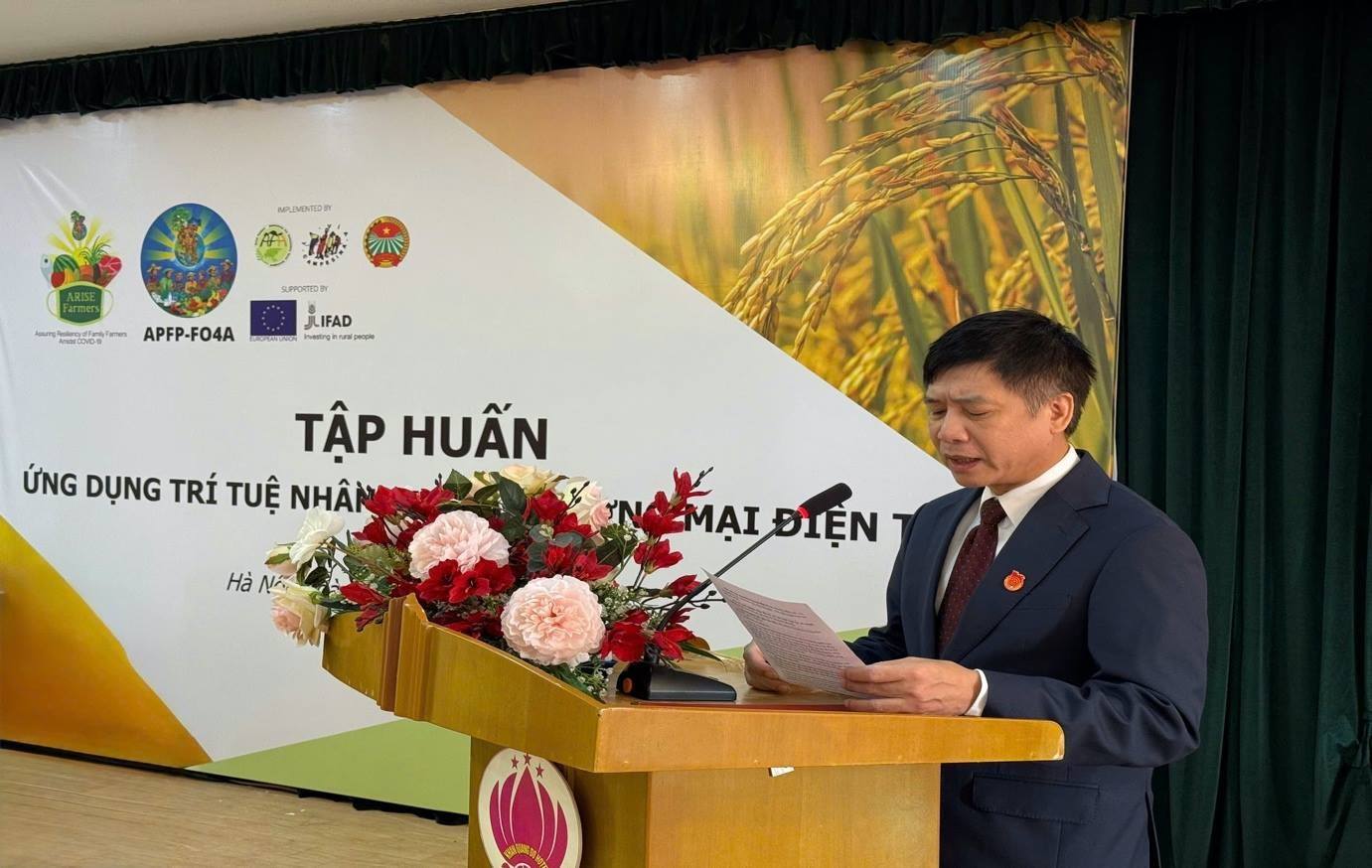 Vietnam Farmers’ Union organizes training on the application of artificial intelligence and e-commerce for farmer members